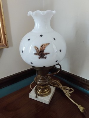 Vintage Early Colonial American Eagle Hurricane Table Brass Lamp Marble Base