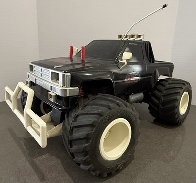 KYOSHO BIG BRUTE CAR CRUSHER RC 1/10 TOYOTA TRUCK NO CONTROL UNTESTED 4 REPAIRS