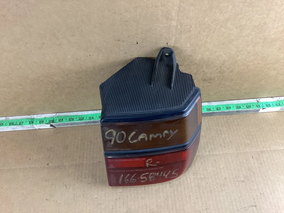 Luz trasera derecha del lado del pasajero Toyota Camry Wagon Wgn 1987-1991 OEM Foto 2 de 4