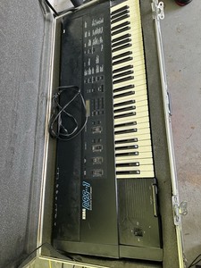 KORG コルグ DSS-1 サンプリングシンセサイザー 【ジャンク品】 KORG DSS-1 Sampler Synthesizer 80s orig box sound disk keys
