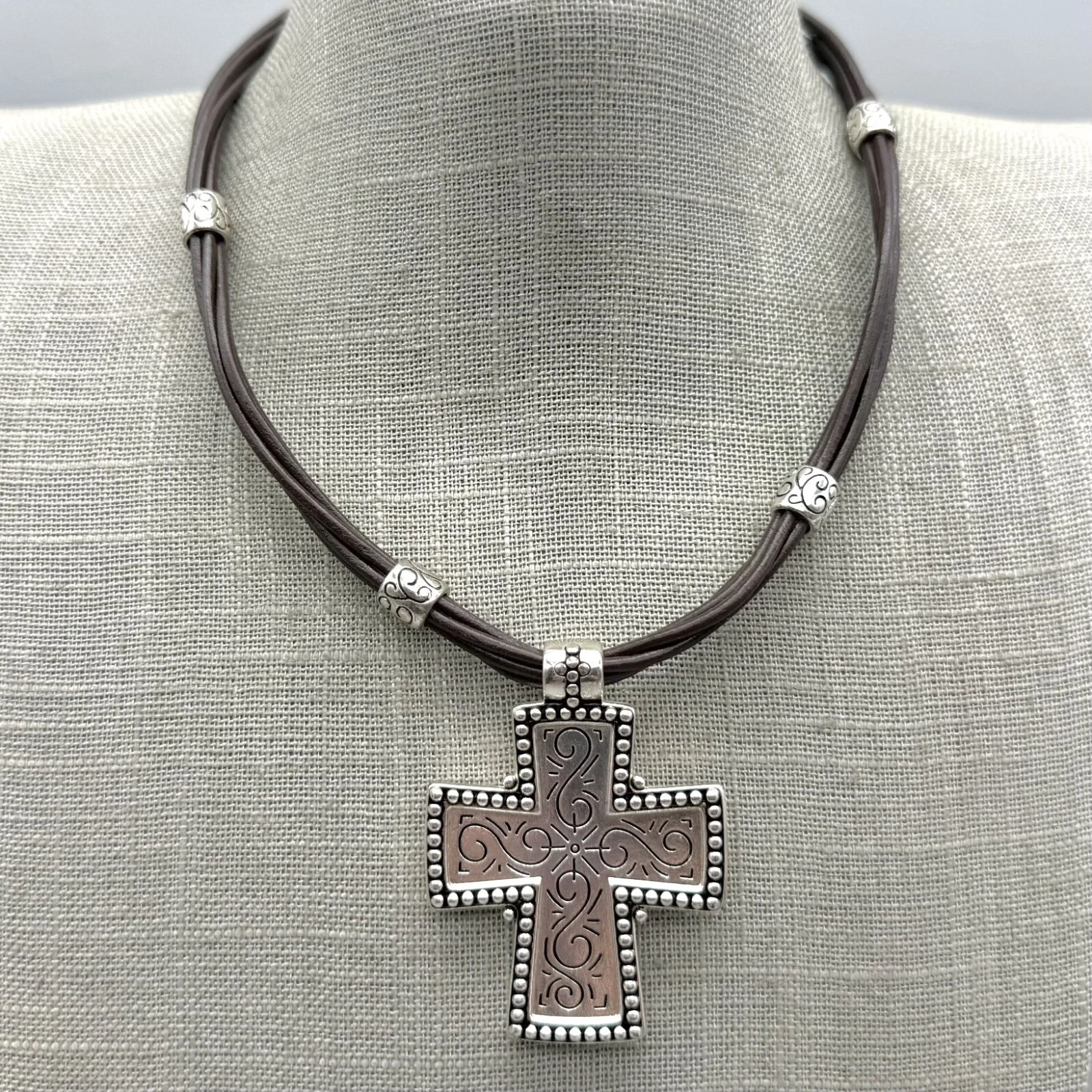 VETEMENTS Collana Premier Designs ciondolo croce corda marrone catena boho sud ovest 14 pollici