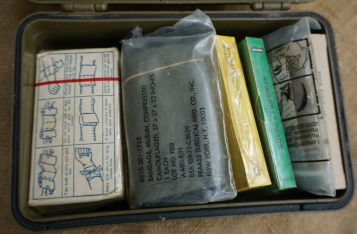 US Army First Aid Kit, with original supplies. early 1970s US Army First Aid Kit, with original supplies. early 1970s