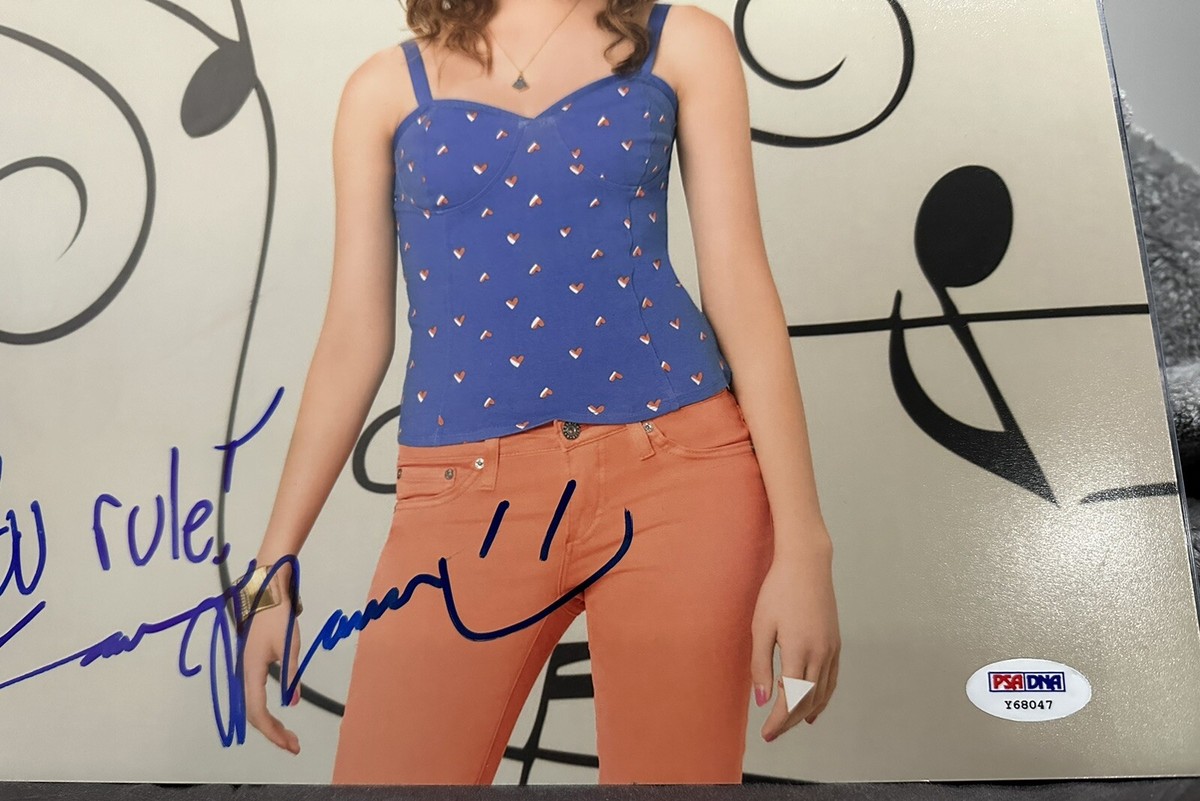 ローラ・マラノ直筆サイン入り超大型写真…Laura Marano Laura Marano