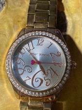 Orologio BETSEY JOHNSON BJ00048-03 acciaio inox oro con cuore seconda mano