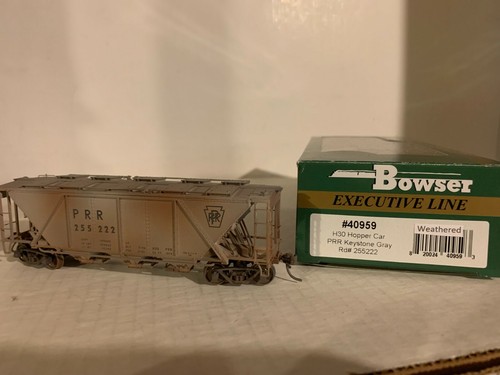 BOWSER #40959 P.R.R. Coche Hopper Cov. "Gris" H-30 3 bahías #255222 Weath. H.O. 1/87 | Zustand: New