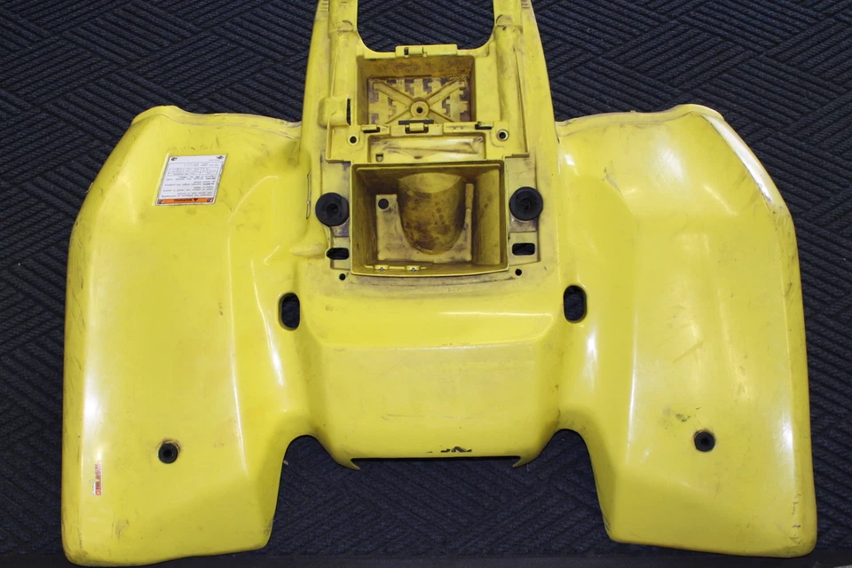 2005 Suzuki Ozark LTF 250 Rear Back Fender Mud Guard 63111-05G00 Foto 2 de 4