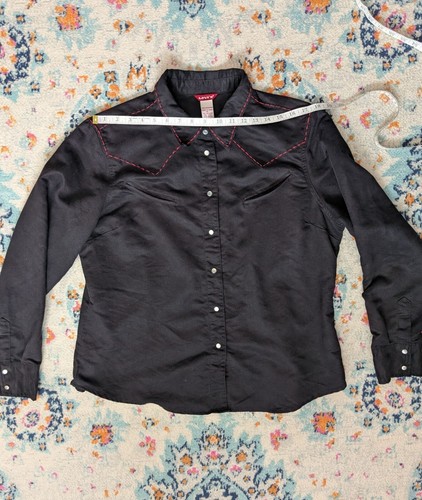 y2k Levi's Women's Black Sueded Western Pearl Snap Shirt with Red Stitching - XL - Picture 6 of 10
