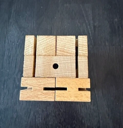 Robot rompecabezas de madera Areawear Cubebot David Weeks Studio (pequeño) Foto 4 de 4