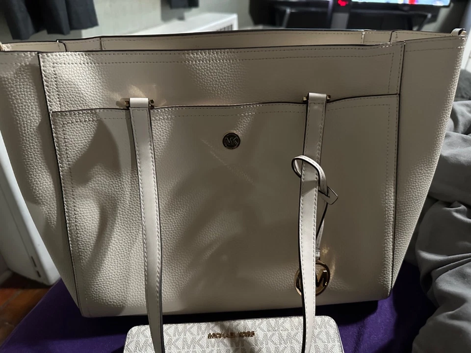 Michael Kors purse and wallet set - Image 3 of 3