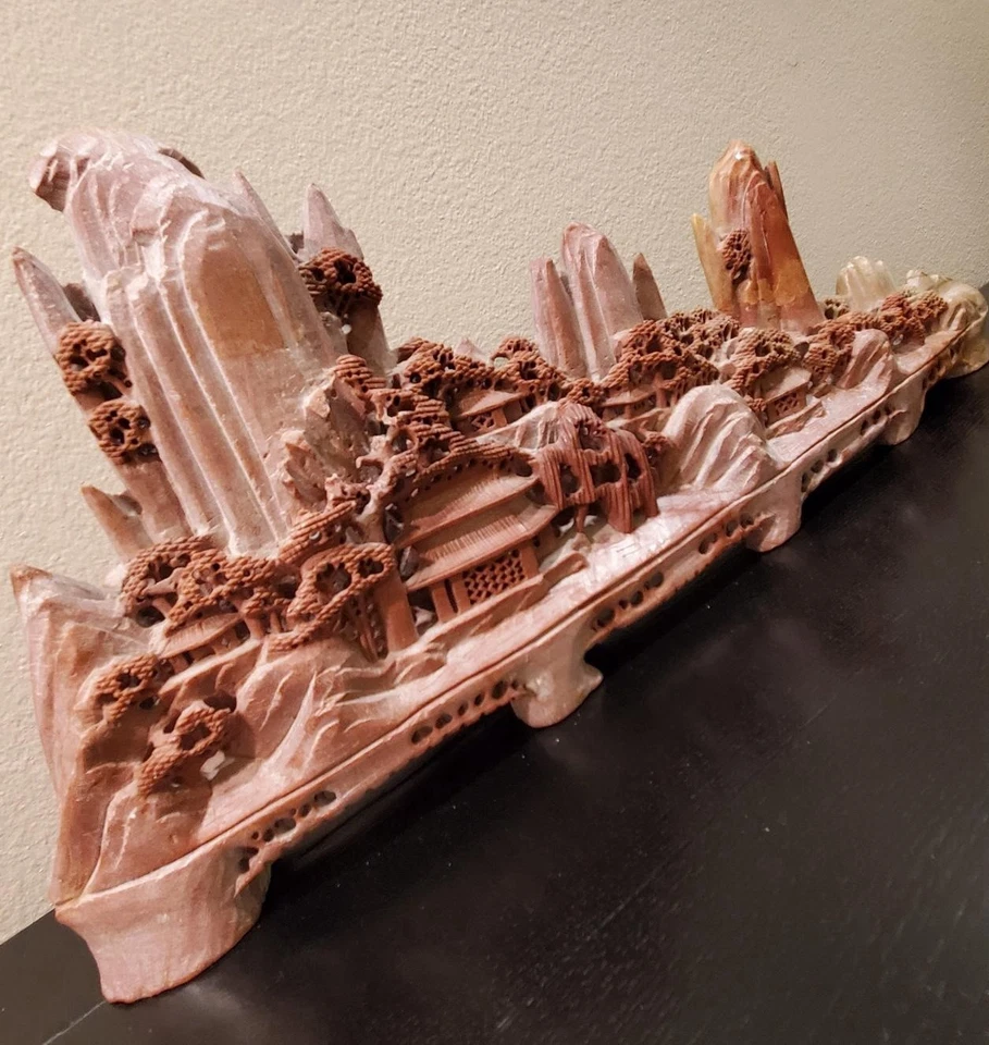 Talla de paisaje de piedra de jabón asiática grande antigua Foto 2 de 4