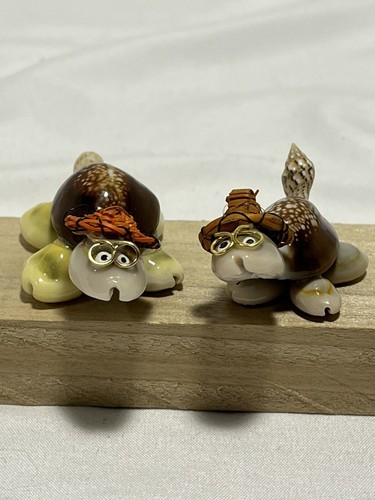 Vintage Philippines Sea Shell Glasses Wearing Turtle Figurines Lot of 2 - Picture 5 of 5