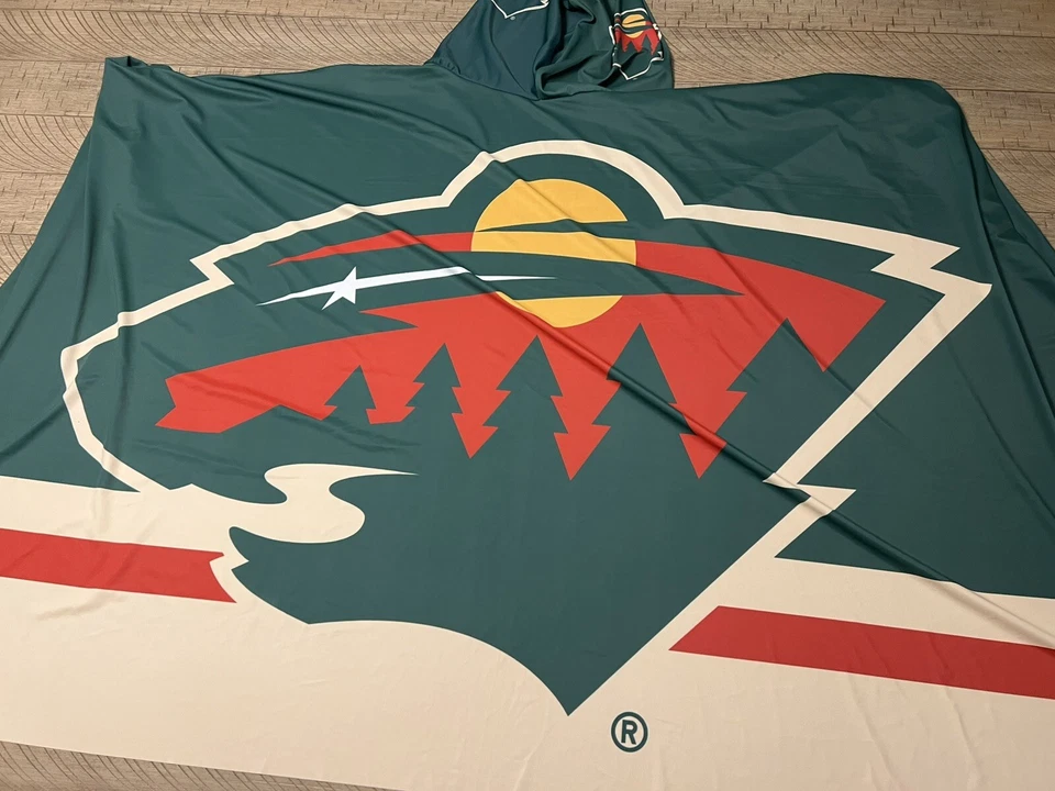 MINNESOTA WILD Promo SGA SUDADERA CON CAPUCHA BANDERA 1/25/25 Día de Hockey (Lote de 2) Foto 2 de 4