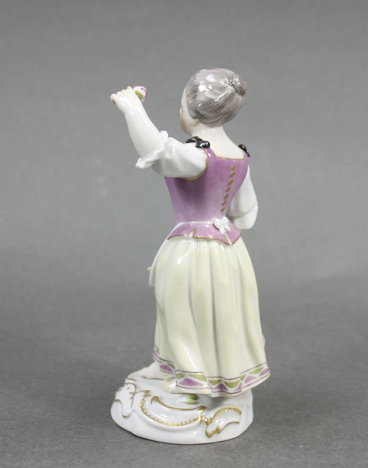 Meissen Figur Gärtnerkind mit Blumen in der Schürze 1. Wahl (14) - Bild 2 von 4