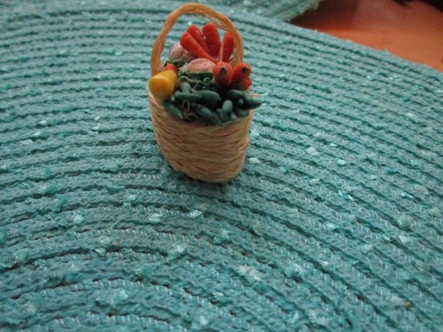 Vintage Dollhouse Miniature Vegetable Basket Cutting Board Soup Pot GUC Damage - Picture 19 of 20