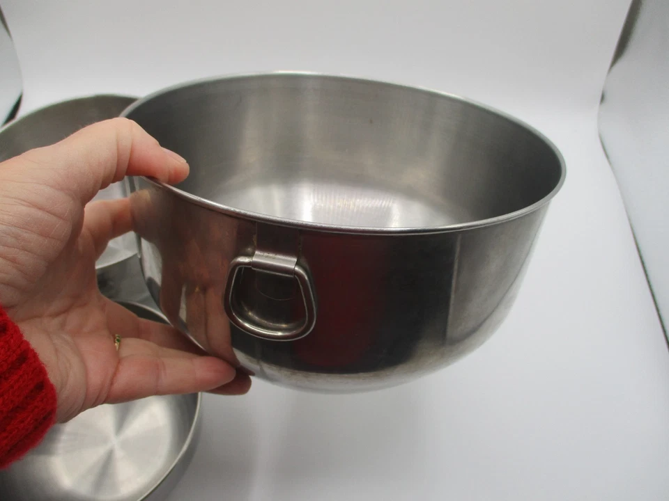3 FARBERWARE STAINLESS MIXING BOWLS ~ NESTING WITH DOUBLE RING TABS - Image 3 of 4