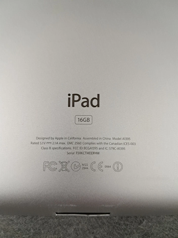 Apple iPad 2 A1395 16GB Wi-Fi 9.7in White Silver Tablet As-Is - Image 2 of 4