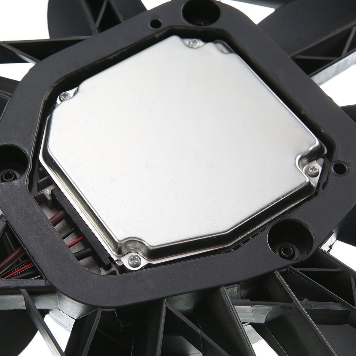 Radiator Cooling Fan Assembly 600W for BMW 3 Series E82 E88 E90 E91 E92