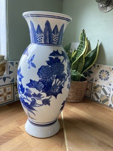 Chinese Vase ~ Blue And White ~ Large ~ Oriental Pottery ~ Vintage ~ Chinoiserie