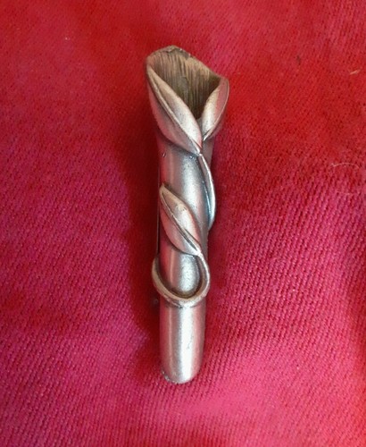 Beautiful Vintage Pewter Lapel Pin - Flower- Lilly - 2 1/2 inches tall- REDUCED - 第 1/4 張圖片