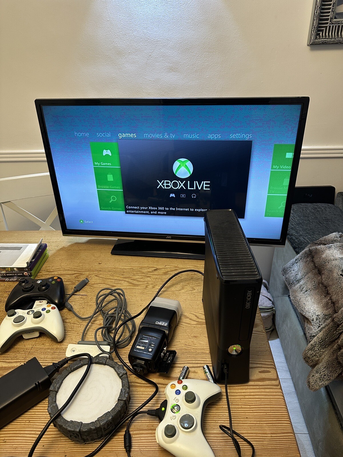 Xbox 360 S Console Bundle 3 Wireless Controlle With Kinect + Games