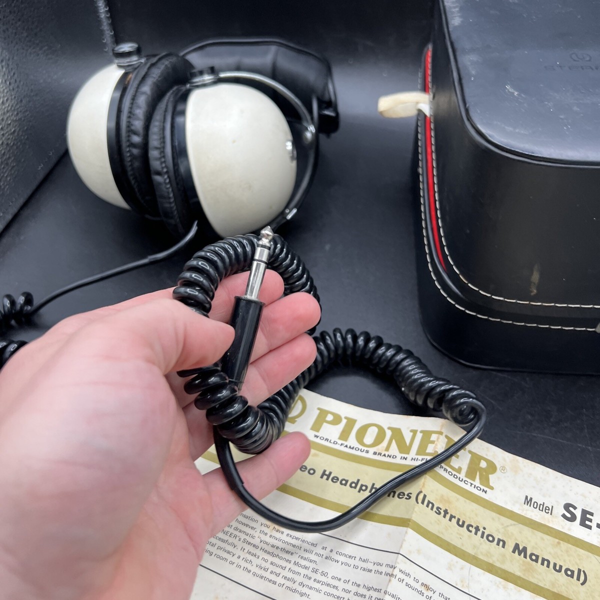 Vintage Pioneer 2 Way Stereo White Headphones w/Case Model SE-50