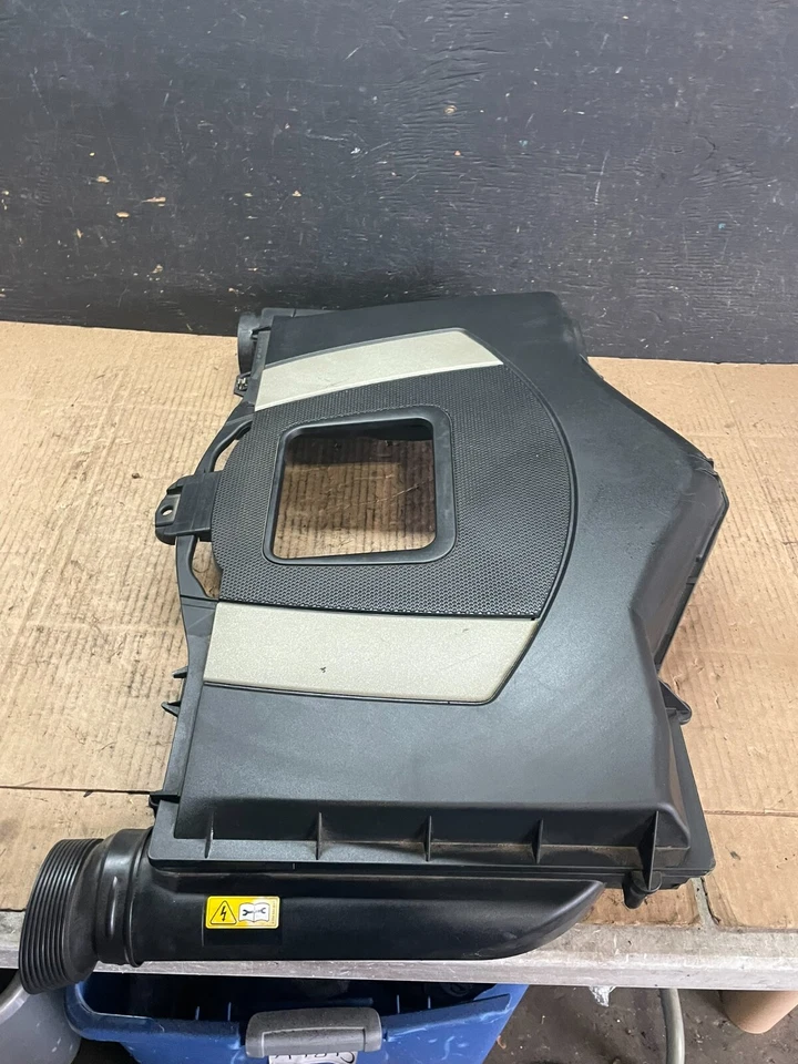 Mercedes W211 2003 a 2009 fabricante de equipos originales caja de filtro de aire más limpia cubierta del motor N0776 Foto 3 de 4