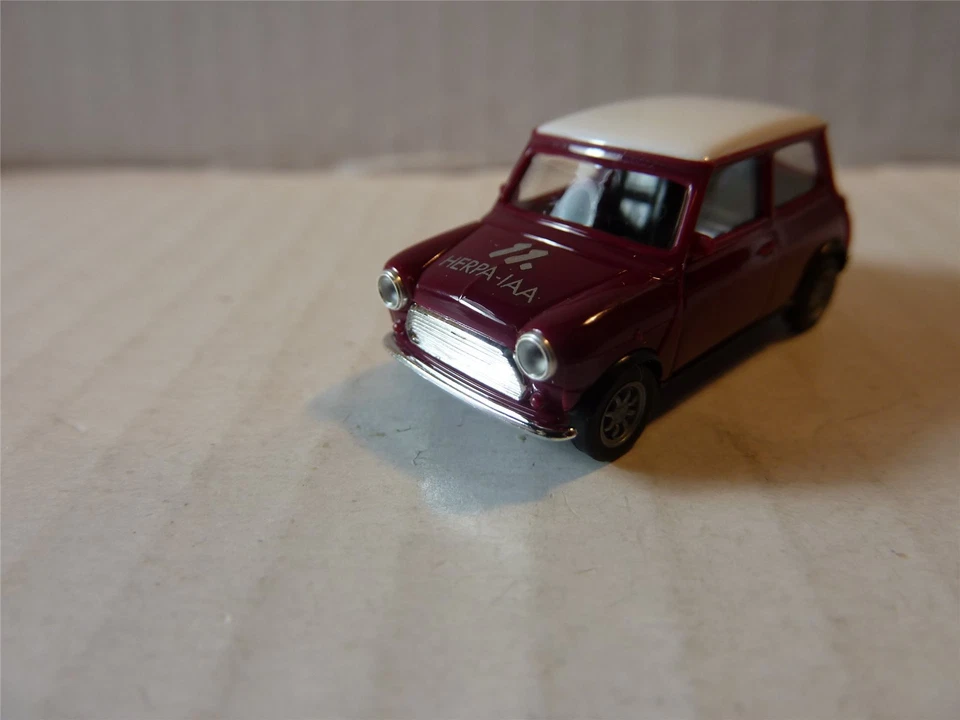 Herpa Mini Cooper rosso 57143 sicurezza nel traffico con preservativo HO 1:87... - Immagine 2 di 4