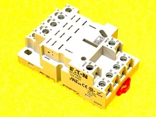 EATON D7PAD RELAY BASE 16 AMP 300 VOLT 14-BLADE FINGER SAFE SOCKET   ( NEW )