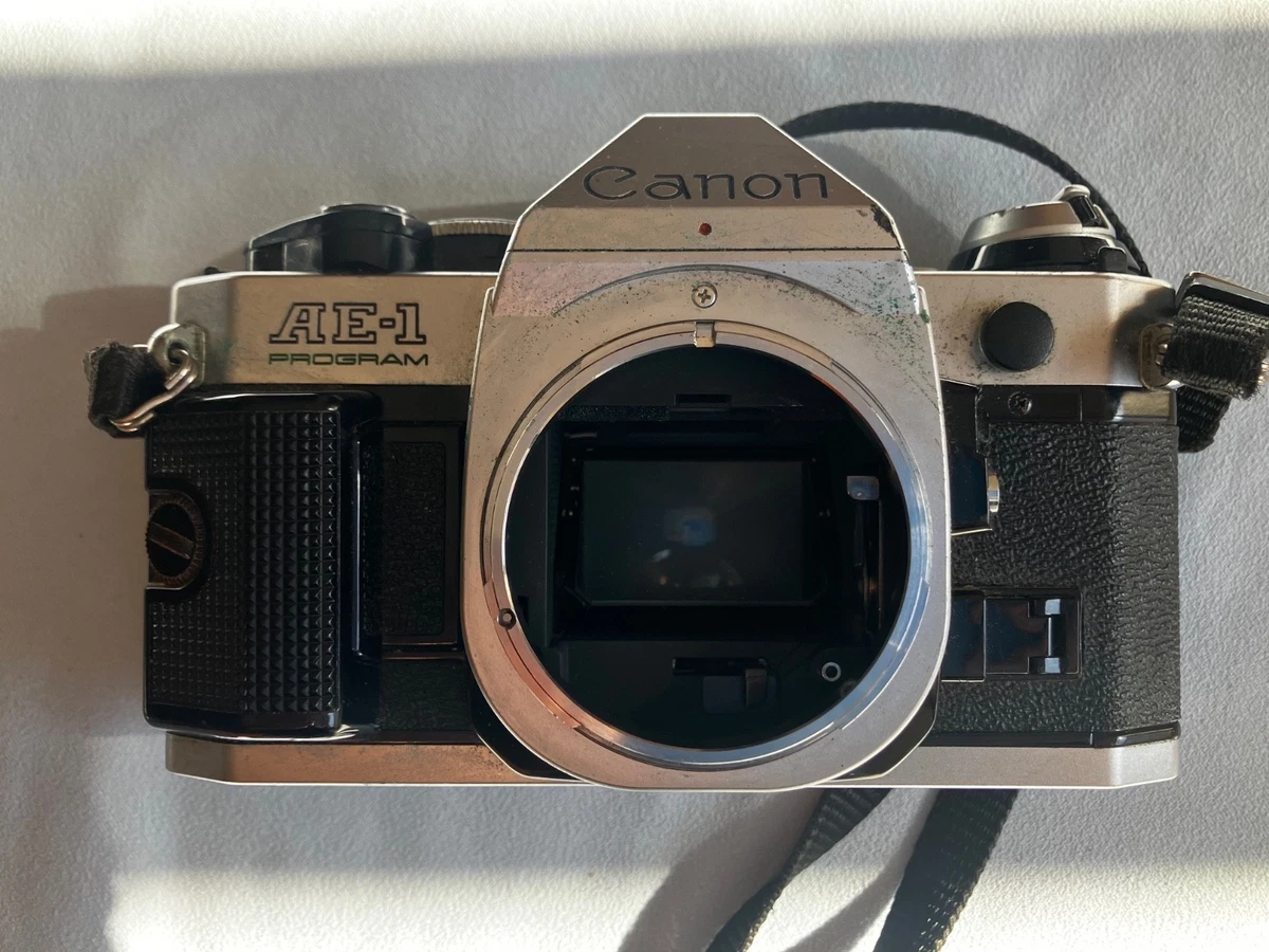 Cámara réflex analógica del programa Canon AE1 - probada que funciona perfectamente