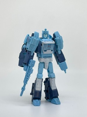 Transformers Legacy Blurr complete Hasbro Deluxe Velocitron Speedia 500 Complete