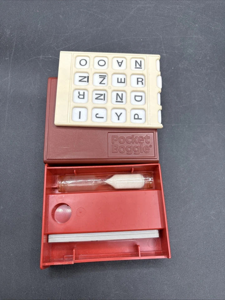 Vintage Pocket Boggle Parker Brothers 1980 Travel Compact Word Game Complete - Image 2 of 4