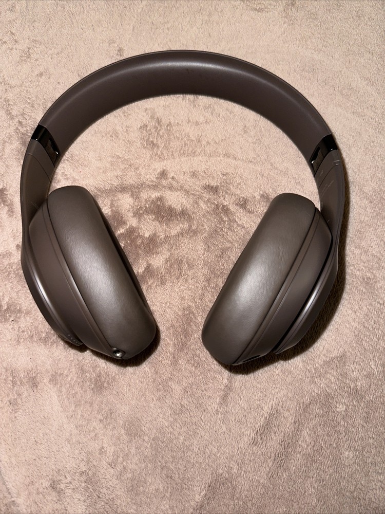 Beats Studio Pro Bluetooth Wireless Headphones - Deep Brown (MQTT3LLA)