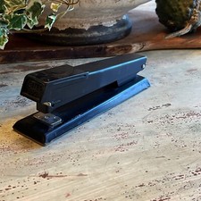 BATES 550 DESKTOP STAPLER, USA - AAA logo - Vintage Made in USA quality