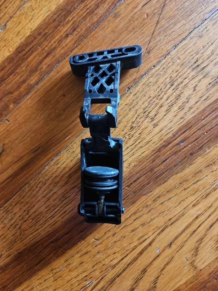 99-02 Nissan Quest Mercury Villager Sliding Door Window Latch Left Drivers - Image 2 of 2