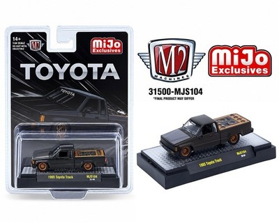 M2 Machines 1:64 1985 Toyota Pickup Truck Slammed Custom   Matte