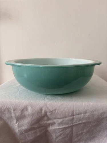 Gorgeous Vintage Blue Double Handled Pyrex Bowl 2 Qt #024