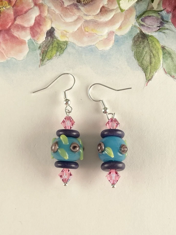 Pendientes de plata de cristal rosa con cuentas de murano florales azules hechos a mano joyería artesanal Foto 2 de 4