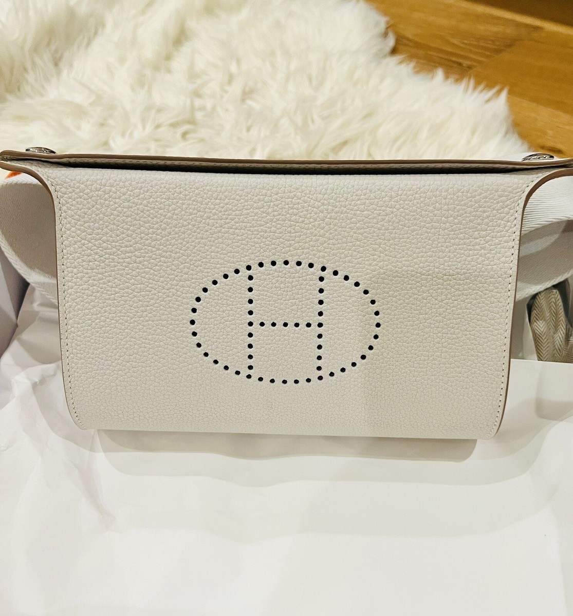 飽きが来ないデザイン【HERMES】Videpoches bag〈ユニセックス〉 Hermes Vide Poche Shoulder Bag 2023 Not Released In USA