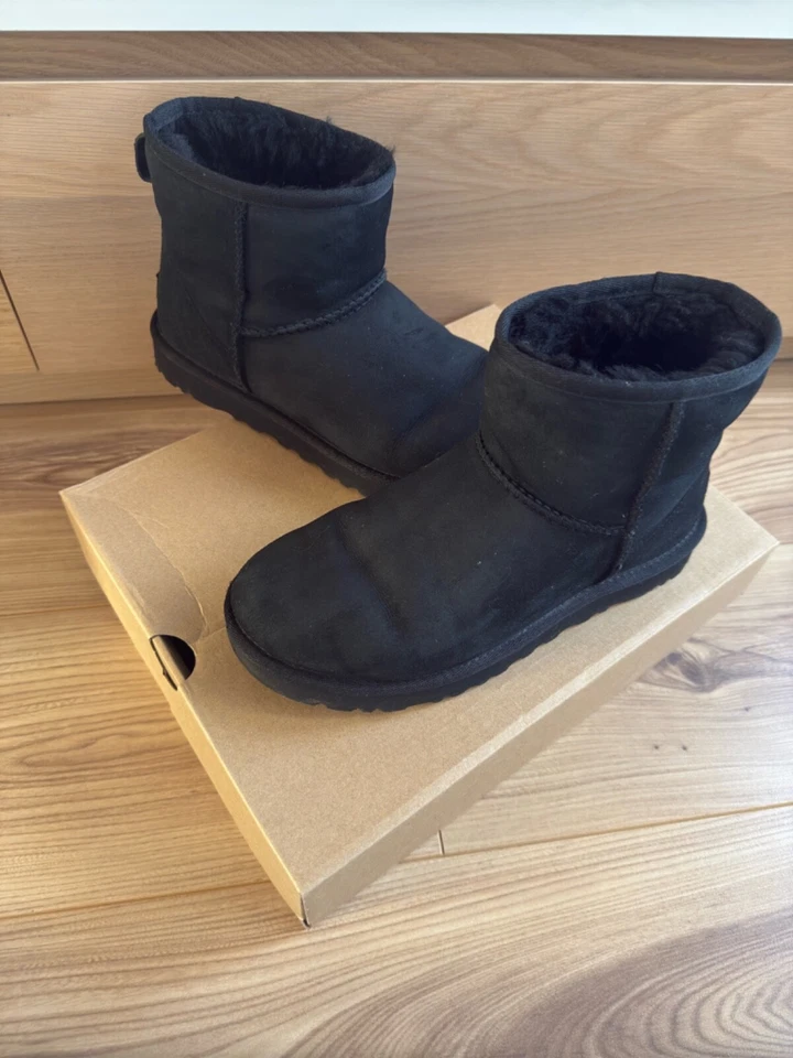 Womens UGG Classic Mini II Boots Black size UK5 EU38 With Box, photo 2 of 5