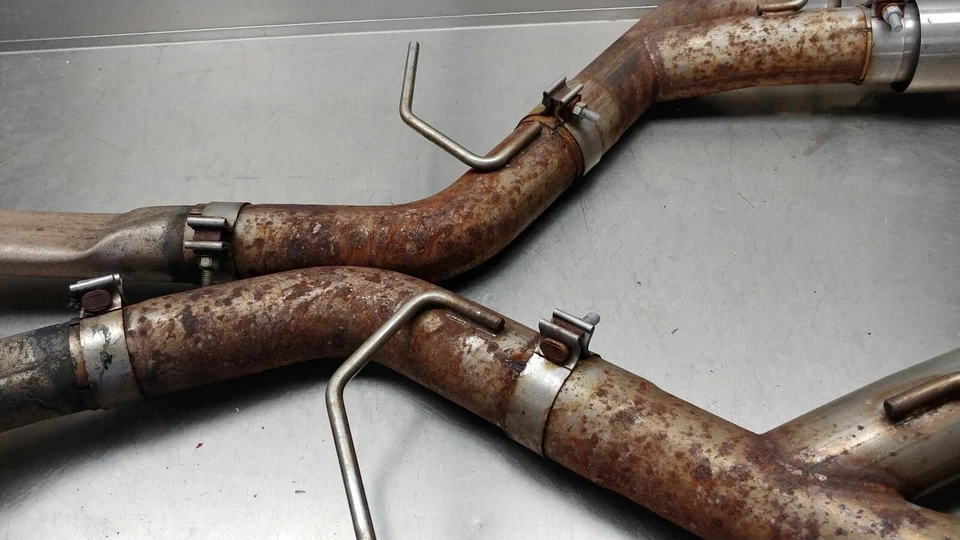 Chevrolet Camaro SS 2023 mercado de accesorios/tubos de escape personalizados con puntas Foto 3 de 4