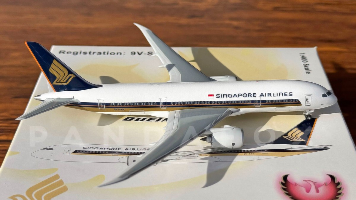 phoenix 1/200 シンガポール航空 B787 9V-SAA Amazon.com: Phoenix Singapore Airlines 1000th for Boeing 787