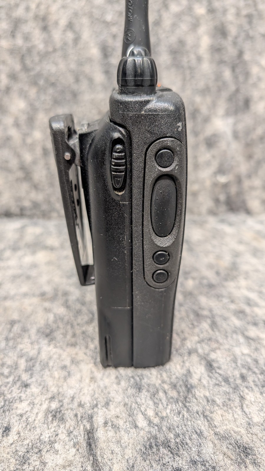 Motorola HT1250 VHF Two-Way Radios AAH25KDF9AA5AN with Battery