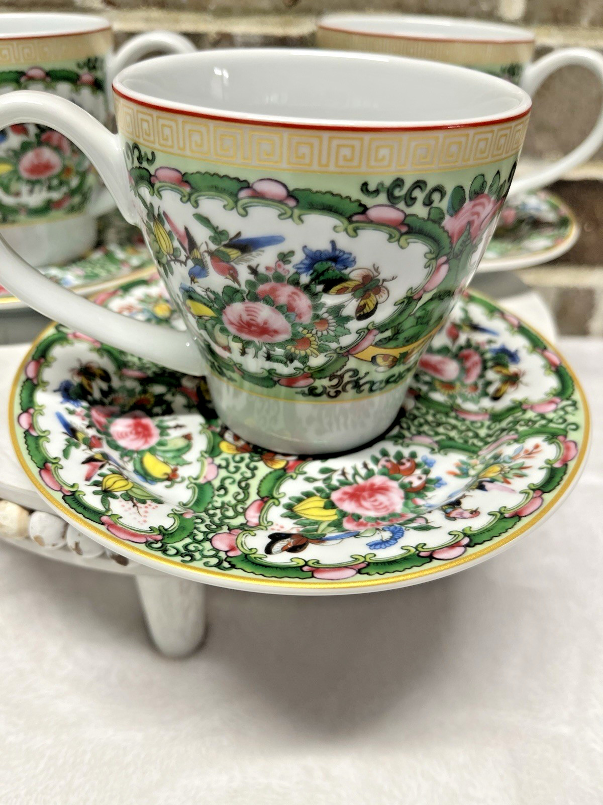 Williams Sonoma Famille Rose Tea Pot  with  Cups and Saucers 7 pc SET New