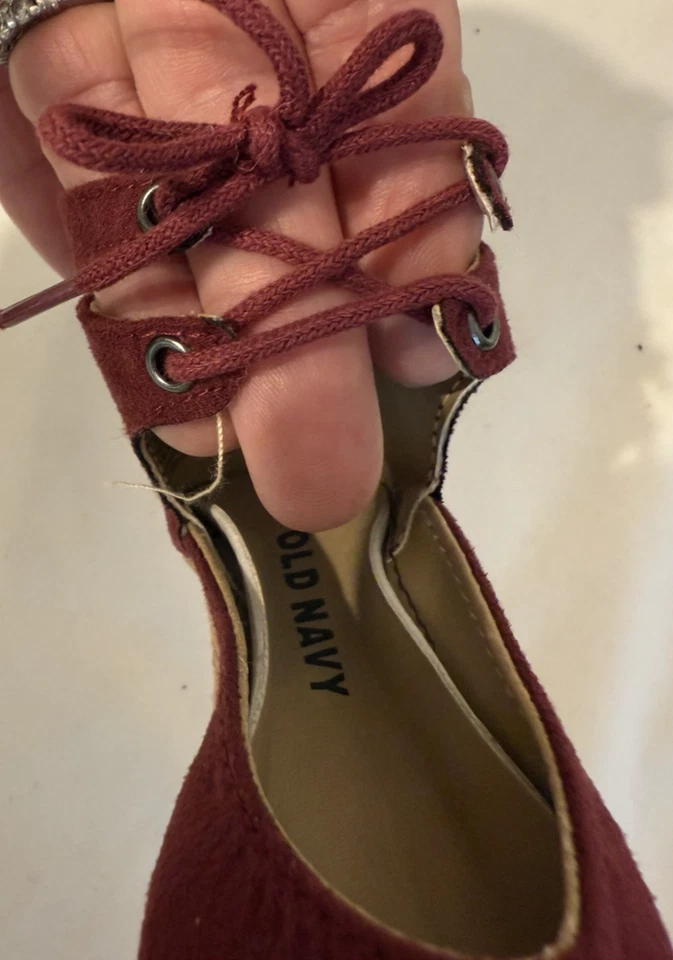Old Navy baby Lace-Up Ballet Flats 3-6 month Burgundy hook and loop back closure - Image 2 of 4