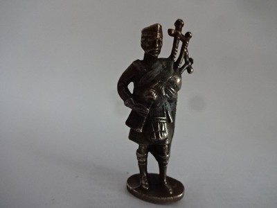 Metallfigur '' Schotte '' Dudelsackpfeifer ( Messing ) Kennung - 5-5 - 55 mm
