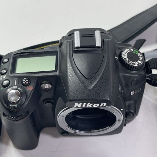 Nikon D90 Digital SLR Camera w/ AF-S Nikkor W/50mm 1.8D - Picture 3 of 7