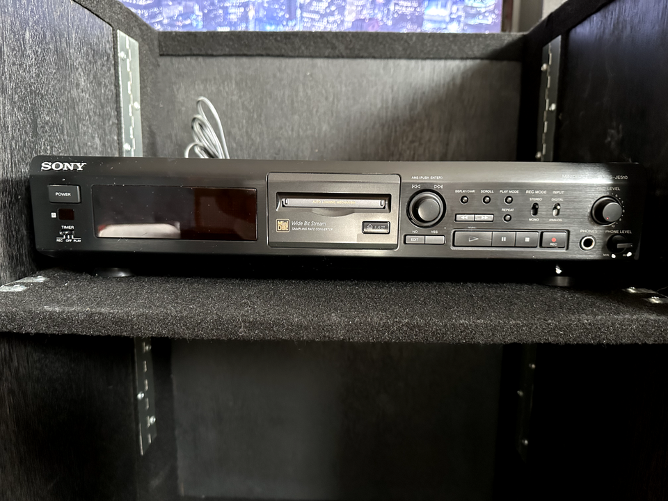 SONY MDSJE510 MINIDISC PLAYER RECORDER DECK IN THE BOX With Remote And