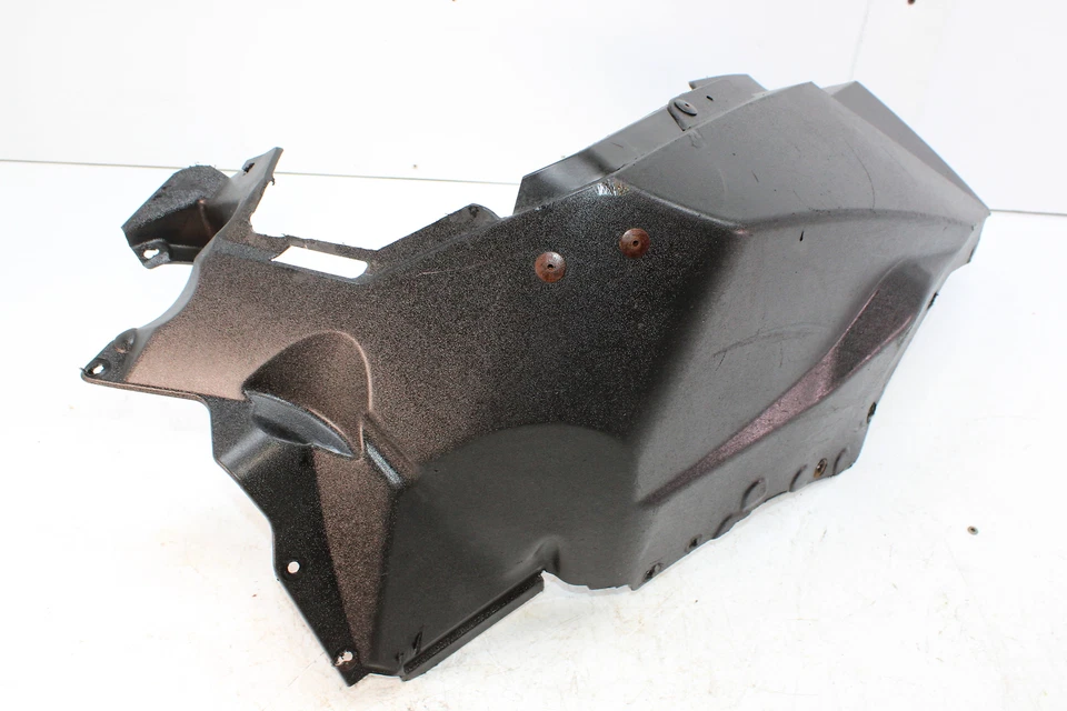 2014 雅马哈 Sr Viper Rtx Se 右侧下腹盘黑色 8JP-F1982-00-00 — 第 2/4 张图片