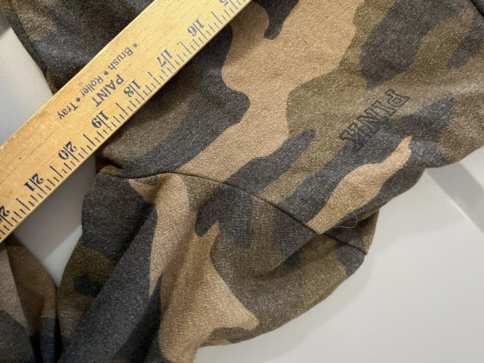 UNDERCOVER Felpa con cappuccio e zip intera rosa mimetica donna media senza coulisse