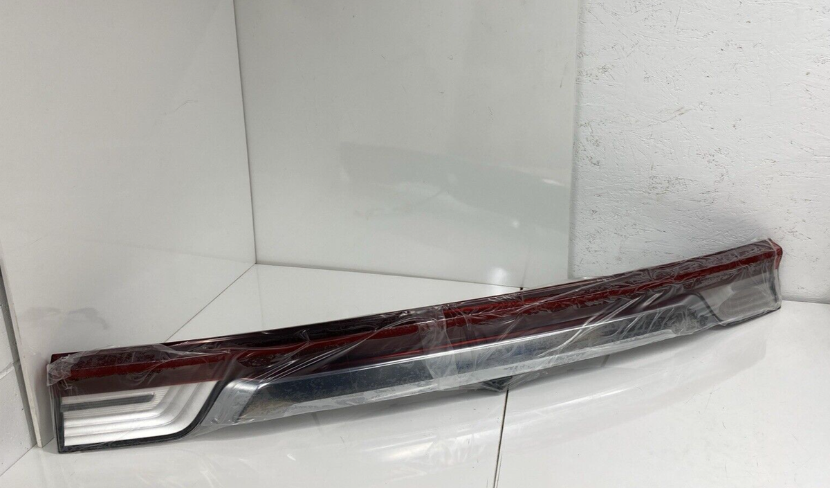 PO#4 OEM 2022-24 Lincoln Navigator Rear Tail Light Reflector NL7Z